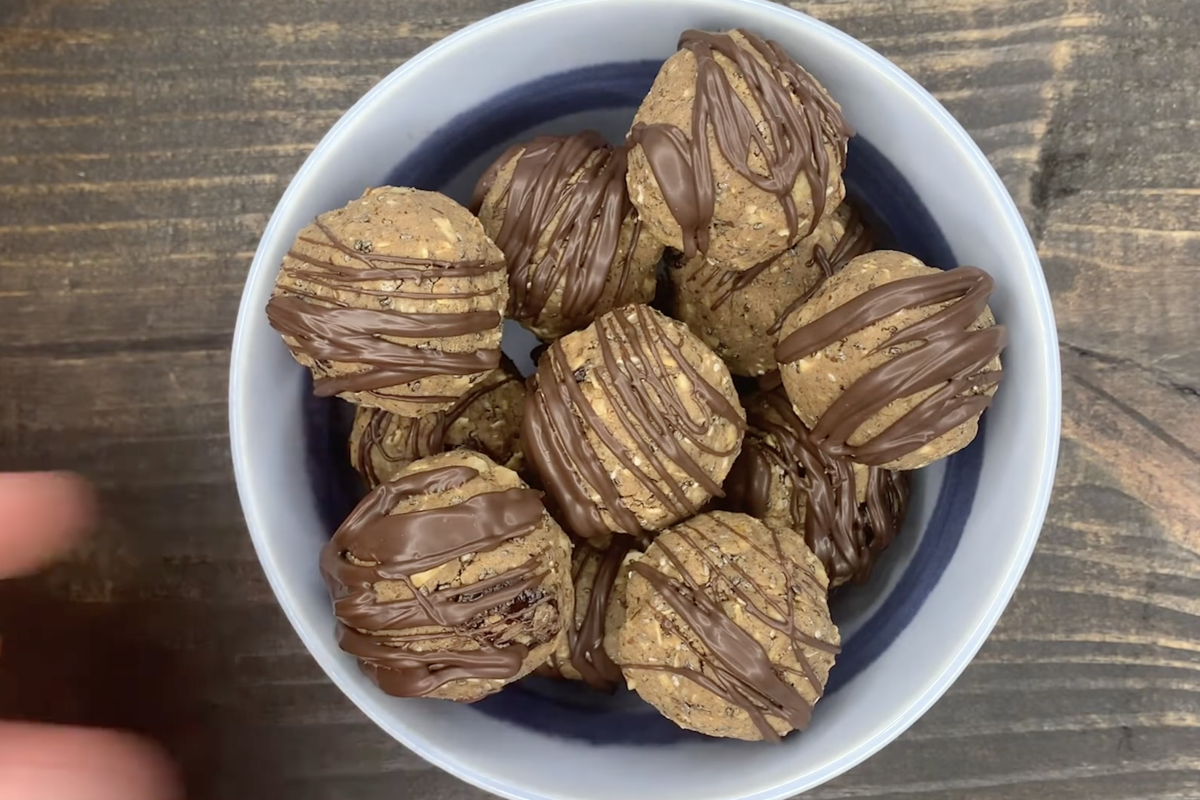 No-Bake Tart Chocolate Energy Balls (Vegan & Protein-Packed)