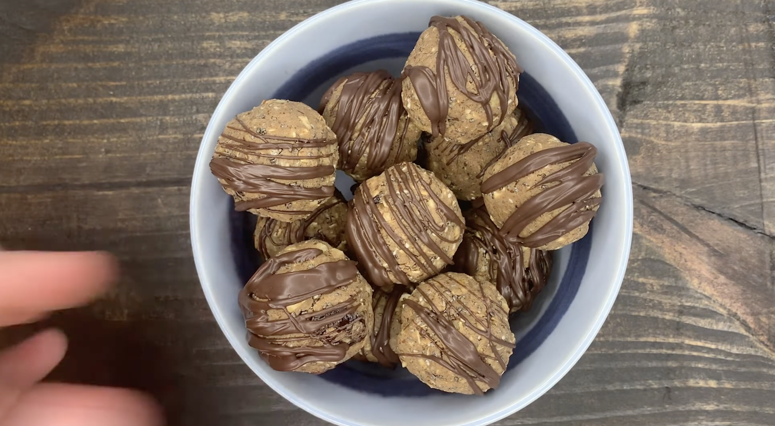No-Bake Tart Chocolate Energy Balls (Vegan & Protein-Packed)